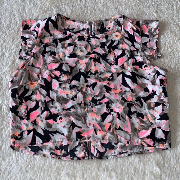 B Jewel crop top size medium - Picture 5 of 16